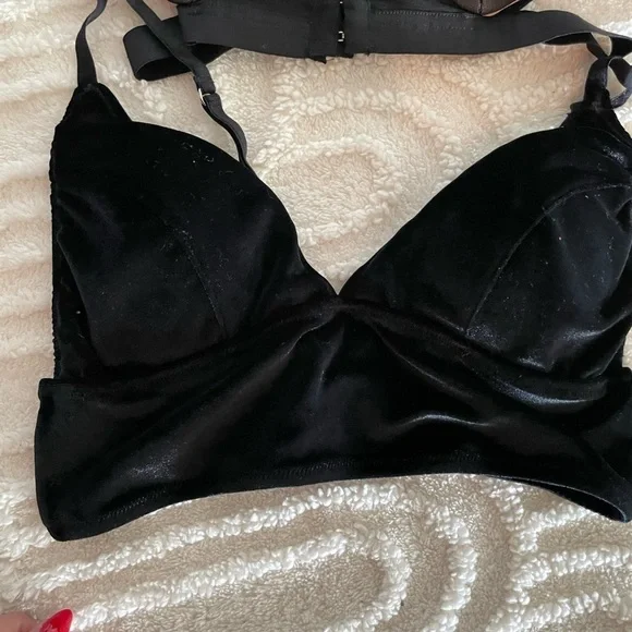 Set up two bras/bralette - Picture 4 of 8